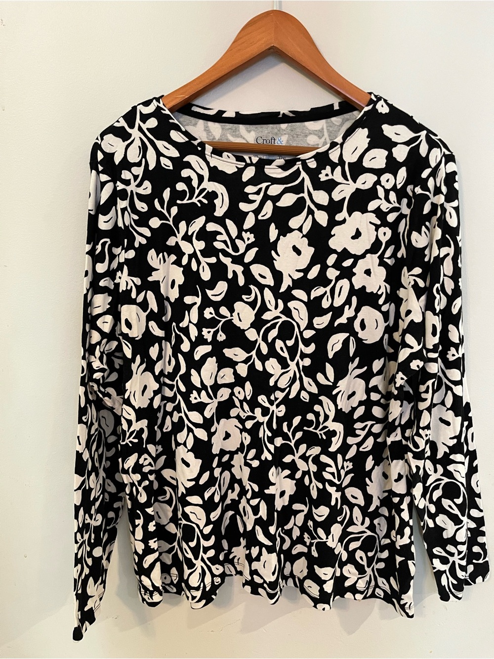 Croft & Barrow Black and White Floral Classic Tee